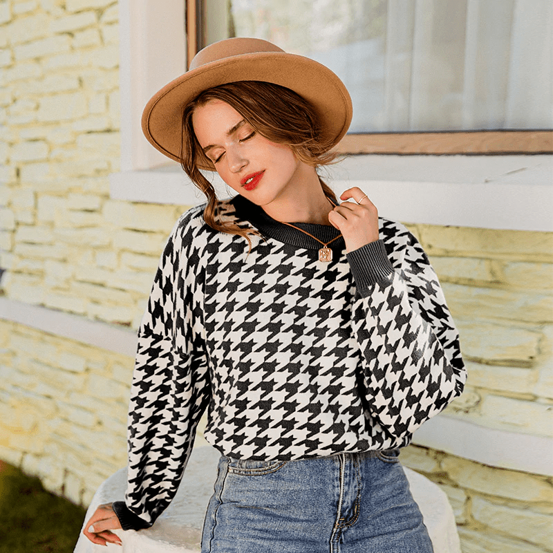 Geometric O-Neck Collar Full Sleeves Knitted Sweater - Necessary Clothing